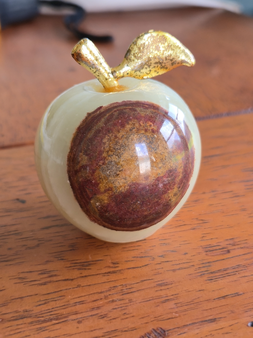 Vintage Banded Onyx Apple Paperweight MCM Carved Marble Stone Green Gold Stem